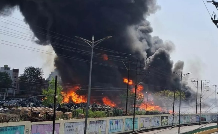 रायपुर में बिजली कंपनी में लगी भीषण आग, दमकल की कई गाड़ियां मौके पर मौजूद