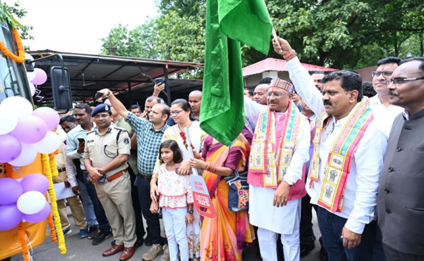 पुलिस परिवार के बच्चों को स्कूल आने जाने के लिए मिली बस की सुविधा