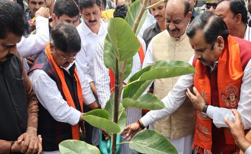 लोकसभा स्पीकर ओम बिरला ने बीएसएफ वाटिका में लगाया पौधा, बोले- इंदौर में हरियाली की पहल एक मिसाल बनेगी