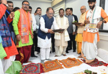 मुख्यमंत्री श्री विष्णु देव साय, मंत्री श्री नेताम के शासकीय आवास में गृह प्रवेश कार्यक्रम में हुए शामिल