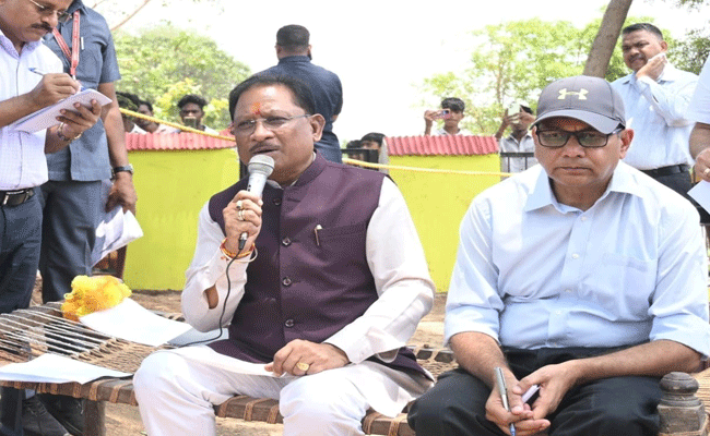 ”सुशासन तिहार 2025″ के अंतर्गत मुख्यमंत्री श्री विष्णुदेव साय का आकस्मिक दौरा ”सुशासन तिहार 2025″ के अंतर्गत मुख्यमंत्री श्री विष्णुदेव साय का आकस्मिक दौरा