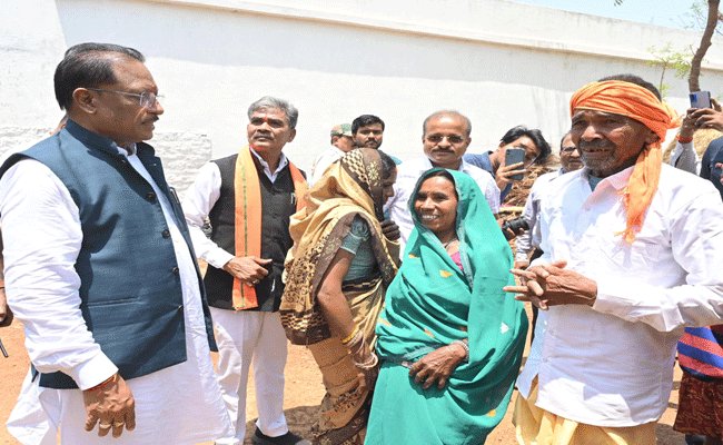 मोर अब्बड़ भाग हे, मुख्यमंत्री मोर घर आए हे: श्रीमती अमरौतीन साहू मोर अब्बड़ भाग हे, मुख्यमंत्री मोर घर आए हे: श्रीमती अमरौतीन साहू