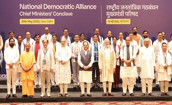 प्रधानमंत्री की अध्यक्षता में आयोजित मुख्यमंत्री परिषद की बैठक में बस्तर के नवाचारों की खुलकर सराहना प्रधानमंत्री की अध्यक्षता में आयोजित मुख्यमंत्री परिषद की बैठक में बस्तर के नवाचारों की खुलकर सराहना