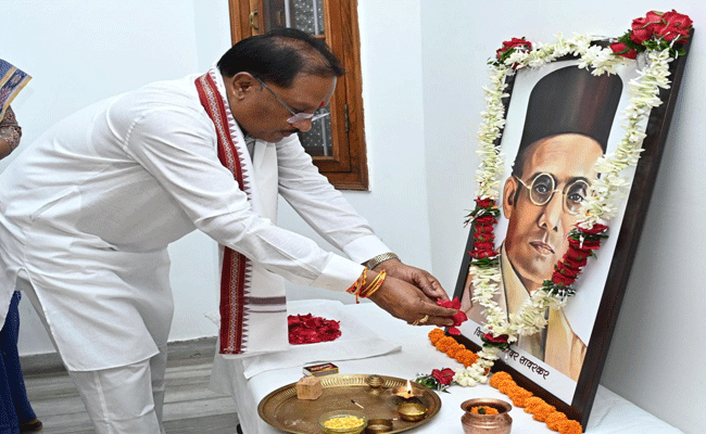 मुख्यमंत्री श्री विष्णु देव साय ने वीर सावरकर की जयंती पर उन्हें किया नमन मुख्यमंत्री श्री विष्णु देव साय ने वीर सावरकर की जयंती पर उन्हें किया नमन