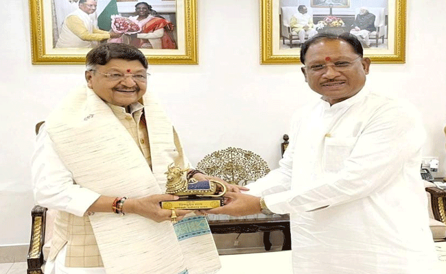 मुख्यमंत्री विष्णुदेव साय से मध्यप्रदेश के कैबिनेट मंत्री श्री कैलाश विजयवर्गीय ने की सौजन्य मुलाकात मुख्यमंत्री विष्णुदेव साय से मध्यप्रदेश के कैबिनेट मंत्री श्री कैलाश विजयवर्गीय ने की सौजन्य मुलाकात