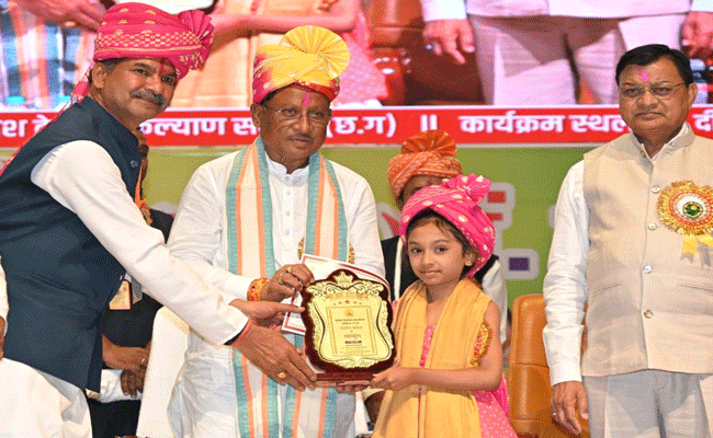 छत्तीसगढ़ के विकास में देवांगन समाज की महत्वपूर्ण भूमिका: मुख्यमंत्री श्री विष्णु देव साय छत्तीसगढ़ के विकास में देवांगन समाज की महत्वपूर्ण भूमिका: मुख्यमंत्री श्री विष्णु देव साय
