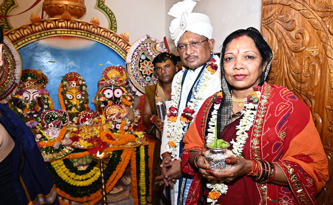 परंपरागत श्रद्धा-भक्ति और उल्लास के वातावरण में निकाली गई भव्य रथयात्रा परंपरागत श्रद्धा-भक्ति और उल्लास के वातावरण में निकाली गई भव्य रथयात्रा