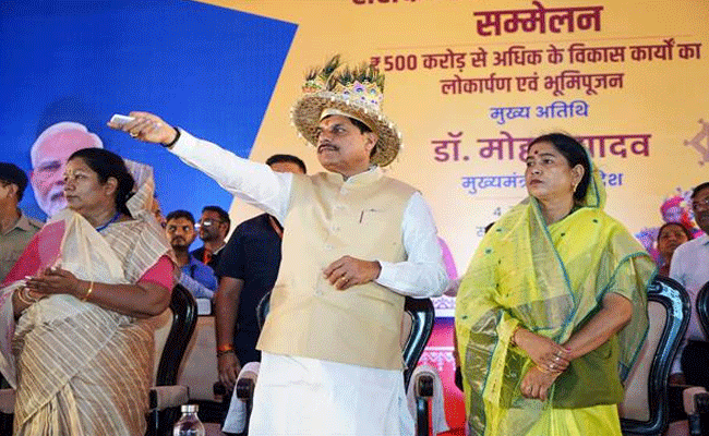 दीपावली के बाद बहनों को हर महीने देंगे 1500 रुपए : मुख्यमंत्री डॉ. यादव दीपावली के बाद बहनों को हर महीने देंगे 1500 रुपए : मुख्यमंत्री डॉ. यादव
