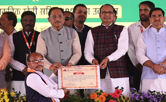 प्रधानमंत्री श्री नरेंद्र मोदी ने कोयंबटूर से जारी की प्रधानमंत्री किसान सम्मान निधि की 21वीं किस्त प्रधानमंत्री श्री नरेंद्र मोदी ने कोयंबटूर से जारी की प्रधानमंत्री किसान सम्मान निधि की 21वीं किस्त