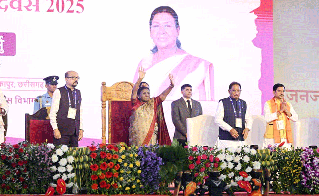 राष्ट्रपति ने अंबिकापुर, छत्तीसगढ़ में ‘जनजातीय गौरव दिवस’ समारोह में गरिमामयी उपस्थिति दर्ज कराई राष्ट्रपति ने अंबिकापुर, छत्तीसगढ़ में ‘जनजातीय गौरव दिवस’ समारोह में गरिमामयी उपस्थिति दर्ज कराई