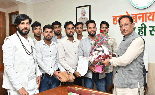 मुख्यमंत्री श्री विष्णु देव साय से पोस्ट मैट्रिक अनुसूचित जाति छात्रावास के प्रतिनिधि मंडल ने की सौजन्य भेंट